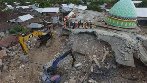 penyebab gempa lombok 2018